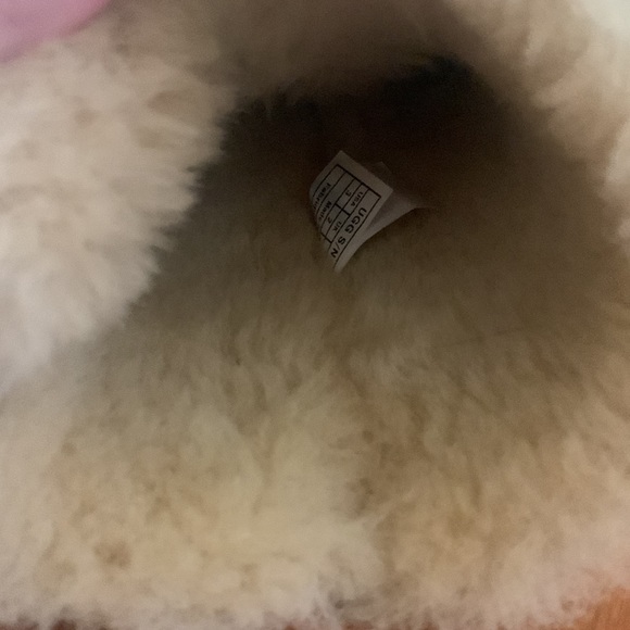 UGG Girls’ Bailey Button Triplet Boots - Picture 6 of 6